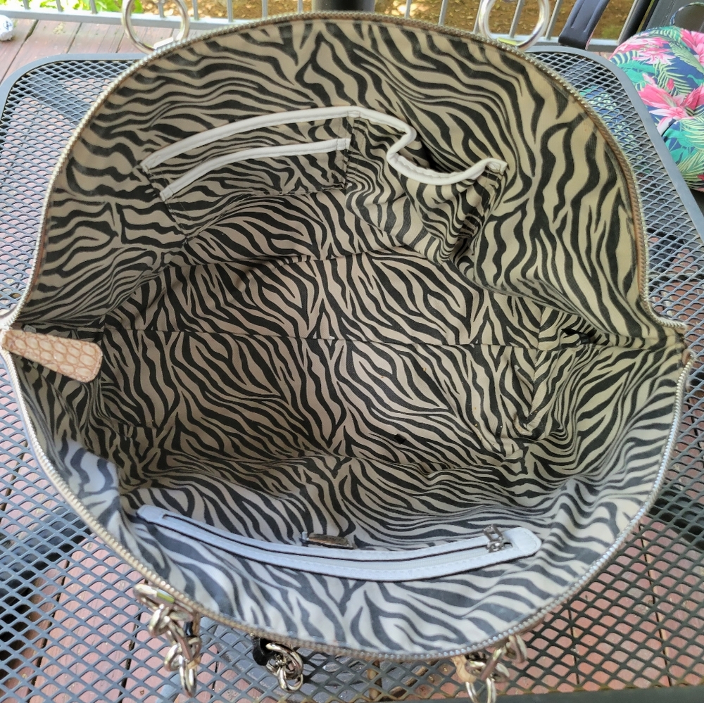 GUESS handbag - Picture 7 of 11